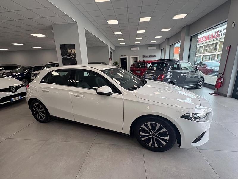 Usata Mercedes A180 135 CV (99 kW) 2023 Bianco Berlina