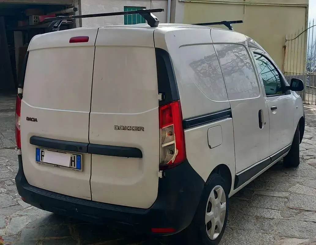 Usata Dacia Dokker Lauréate 83 CV (61 kW) 2016 Bianco Monovolume