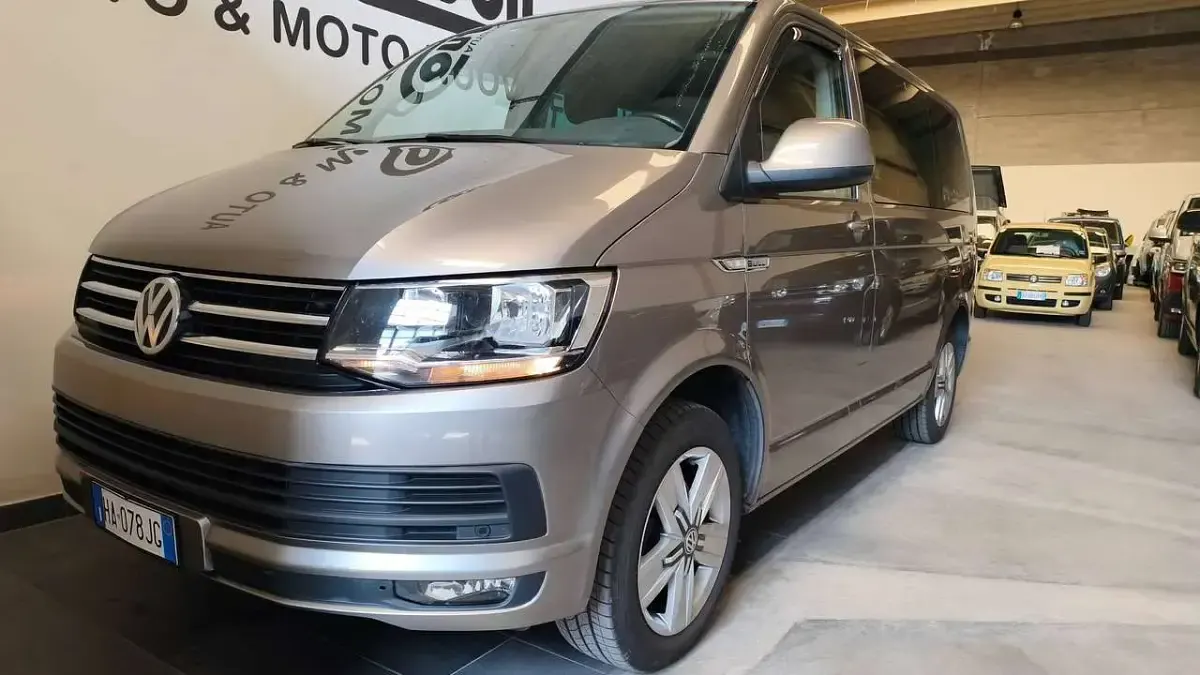Usata VW Multivan Comfortline 150 CV (110 kW) 2016 Grigio Monovolume