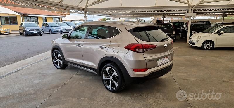Usata Hyundai Tucson Xpossible 116 CV (85 kW) 2016 Grigio SUV