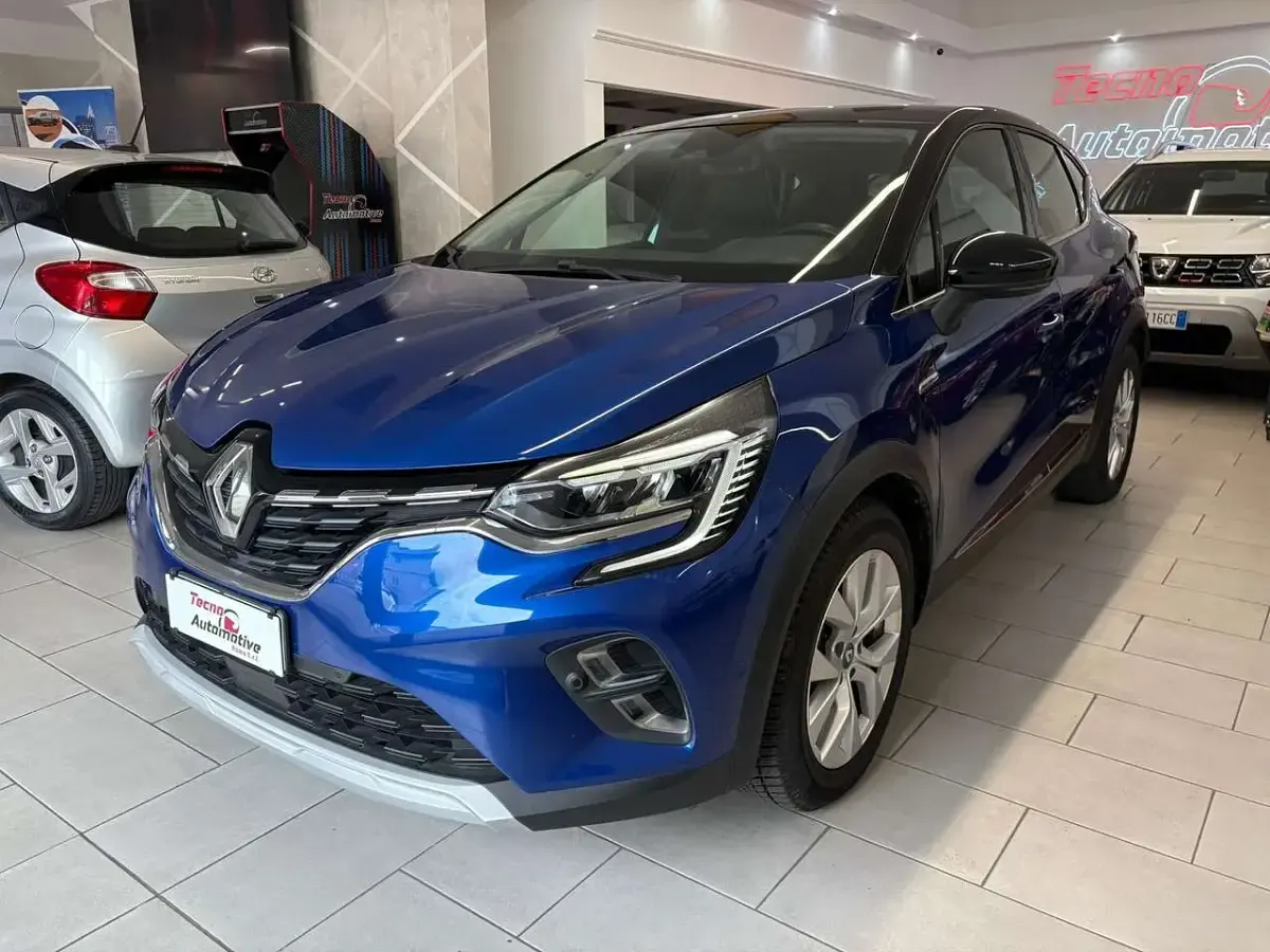 Käytetty Renault Captur Intens 92 HP (67 kW) 2021 Sininen Katumaasturi