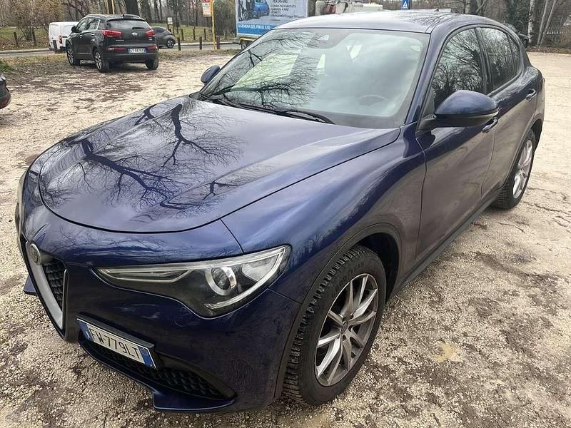 Usata Alfa Romeo Stelvio Executive 209 CV (153 kW) 2019 Blu/azzurro SUV