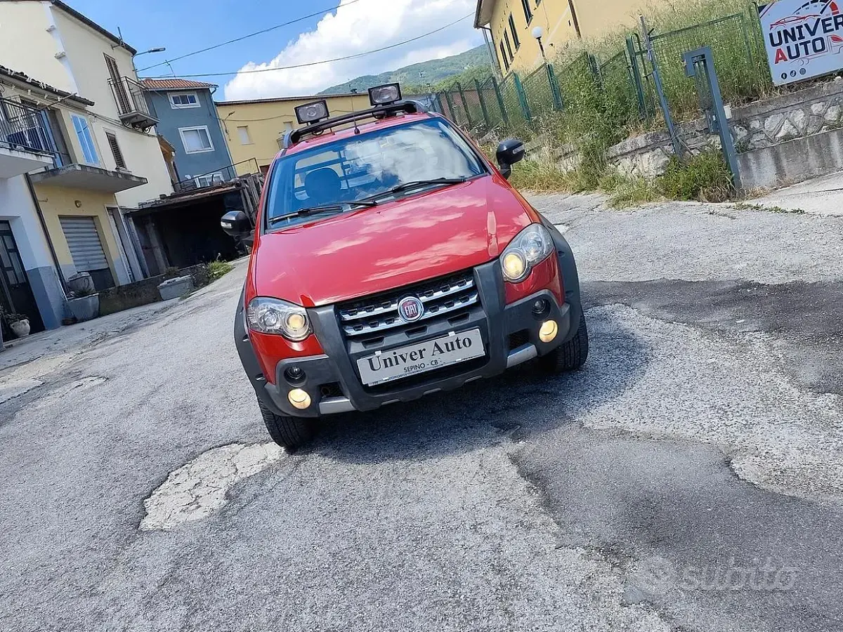 Usata Fiat Strada 95 CV (69 kW) 2012 Rosso Pick-up
