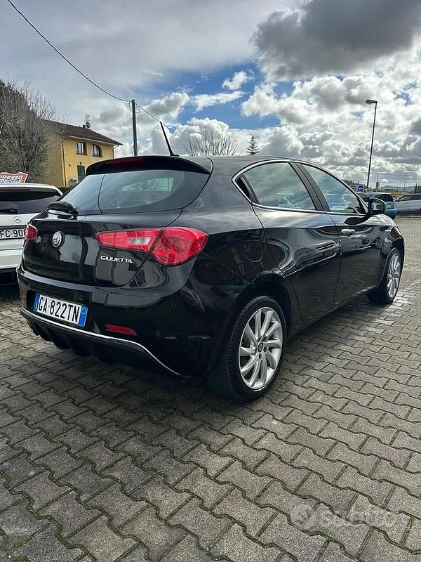 Usata Alfa Romeo Giulietta Super 120 CV (88 kW) 2020 Nero Utilitaria