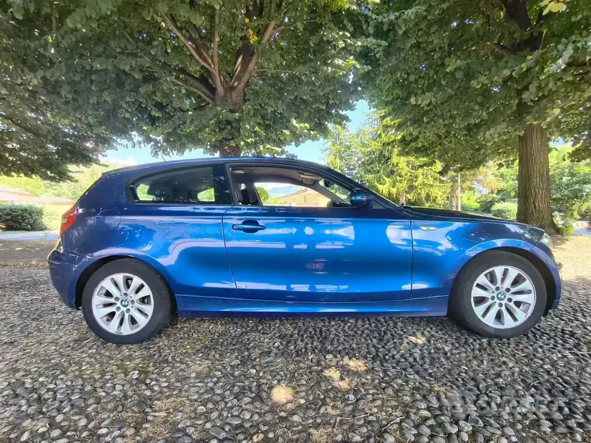 Usata BMW 120 Comfort Edition 177 CV (130 kW) 2008 Bluazzurro Utilitaria