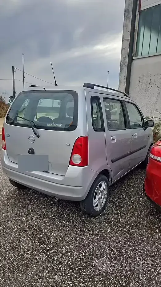 Usata Opel Agila 75 CV (55 kW) 2003 Grigio Monovolume
