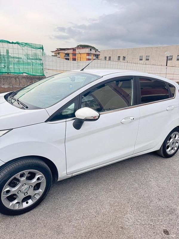 Usata Ford Fiesta Titanium 2012 Bianco Utilitaria