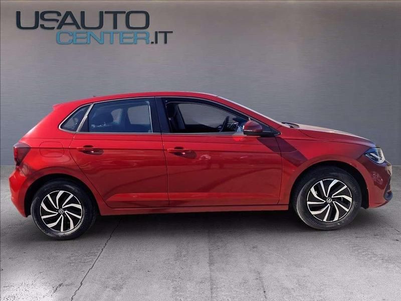 Usata VW Polo Life 95 CV (69 kW) 2023 Kings red metallizzato Utilitaria