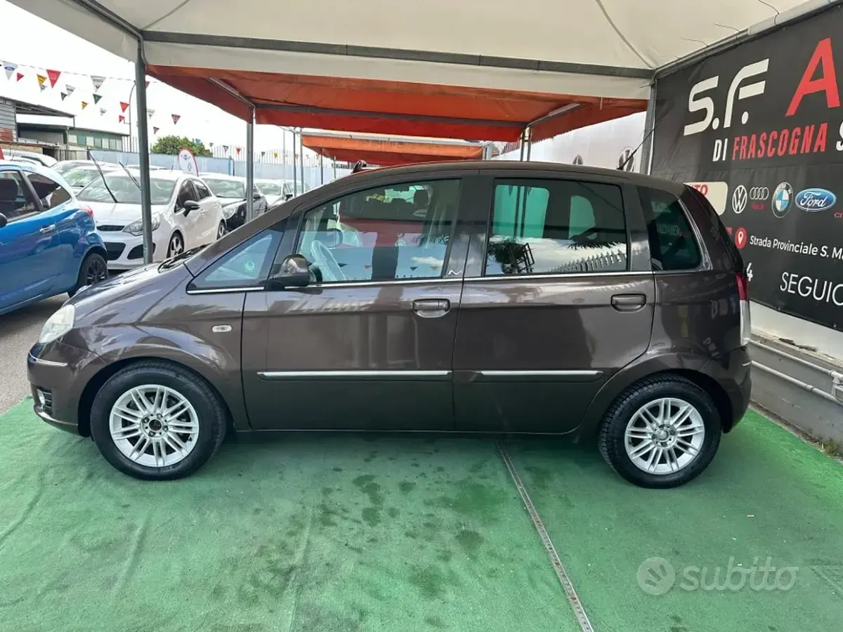 Usata Lancia Musa 95 CV (69 kW) 2010 Marrone Monovolume