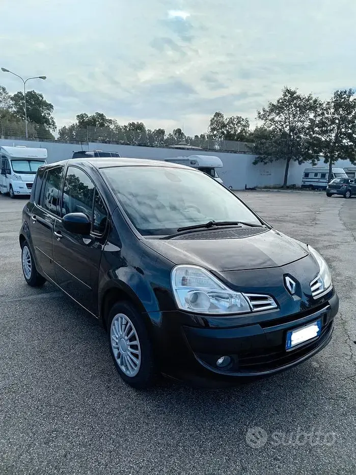 Usata Renault Modus 88 CV (64 kW) 2011 Nero Monovolume