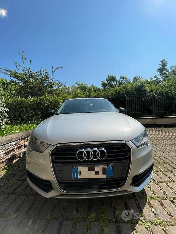 Grigio Usata 2012 Audi A1 Ambition Due volumi | 8000 € (Buon prezzo) - Immagine 1/4