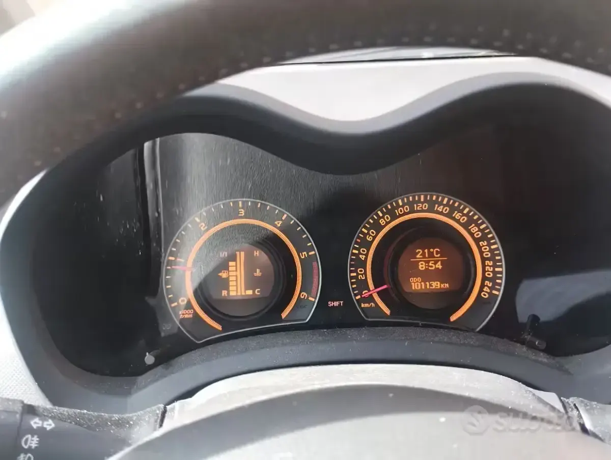 Usata Toyota Auris 97 CV (71 kW) 2007 Grigio Utilitaria