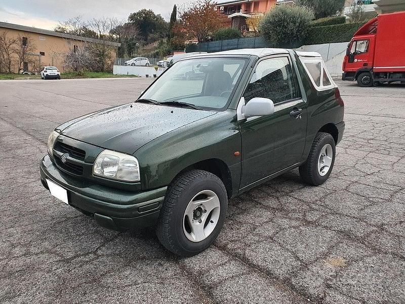 Usata Suzuki Grand Vitara 94 CV (69 kW) 2000 Verde Cabrio
