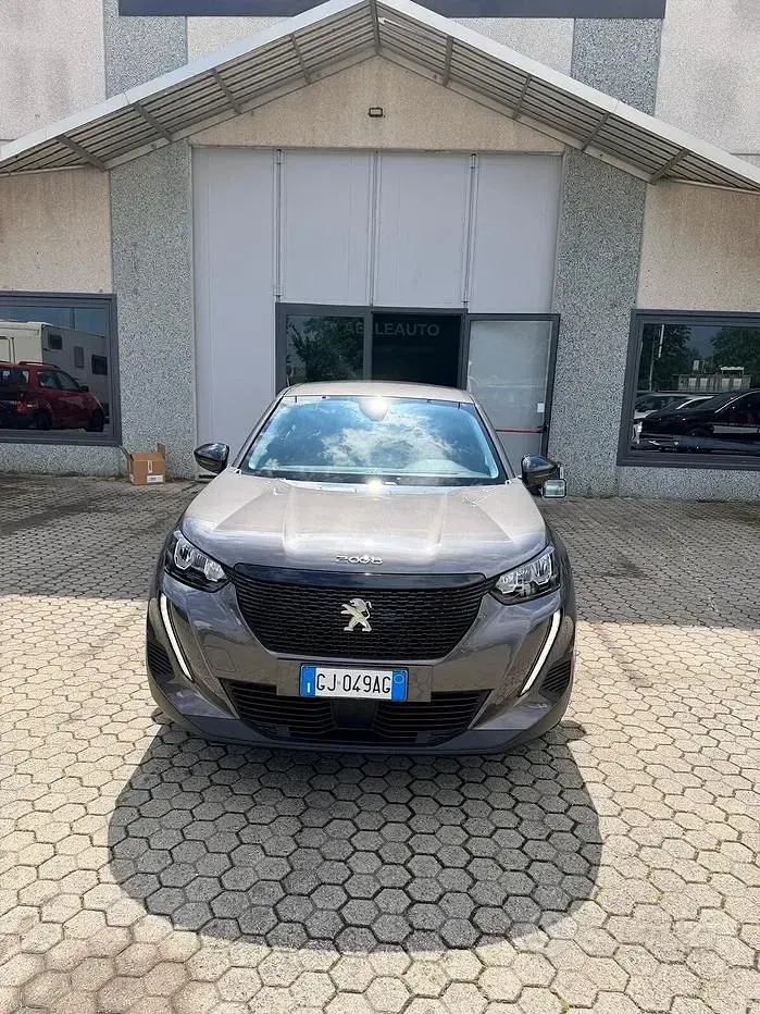 Usata Peugeot 2008 Active 101 CV (74 kW) 2022 Grigio SUV
