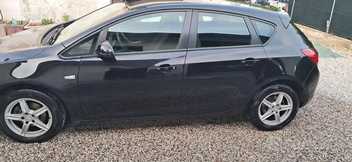 Usata Opel Astra 2010 Nero Utilitaria