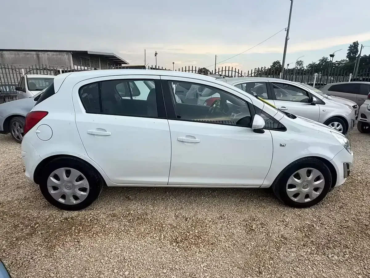 Usata Opel Corsa 86 CV (63 kW) 2012 Bianco Utilitaria