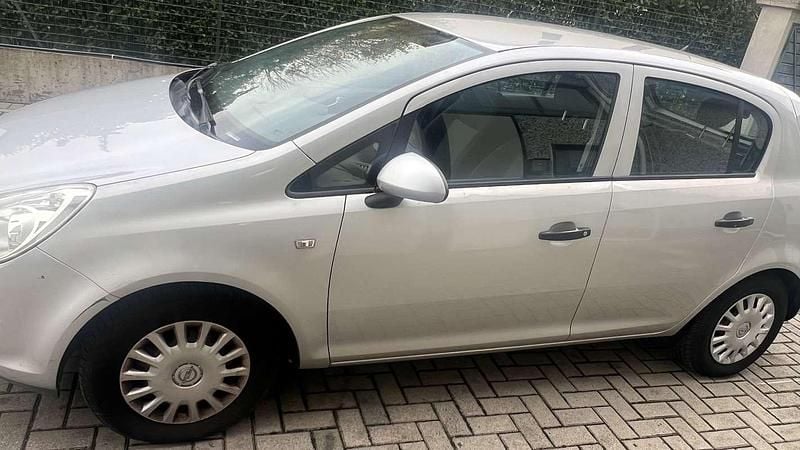Usata Opel Corsa Club 65 CV (47 kW) 2010 Berlina