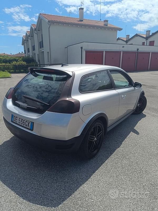Usata Volvo C30 160 CV (117 kW) 2007 Grigio Utilitaria