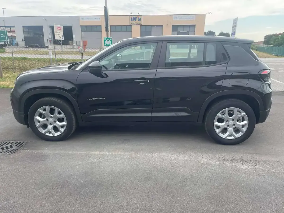 Usata Jeep Avenger Altitude 101 CV (74 kW) 2024 Nero SUV