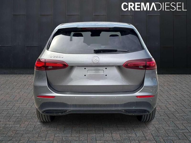 Nuova Mercedes B250 Progressive 163 CV (119 kW) 2025 Grigio Utilitaria