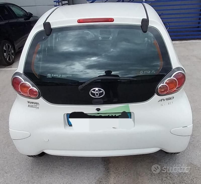 Usata Toyota Aygo 68 CV (50 kW) 2012 Bianco Utilitaria