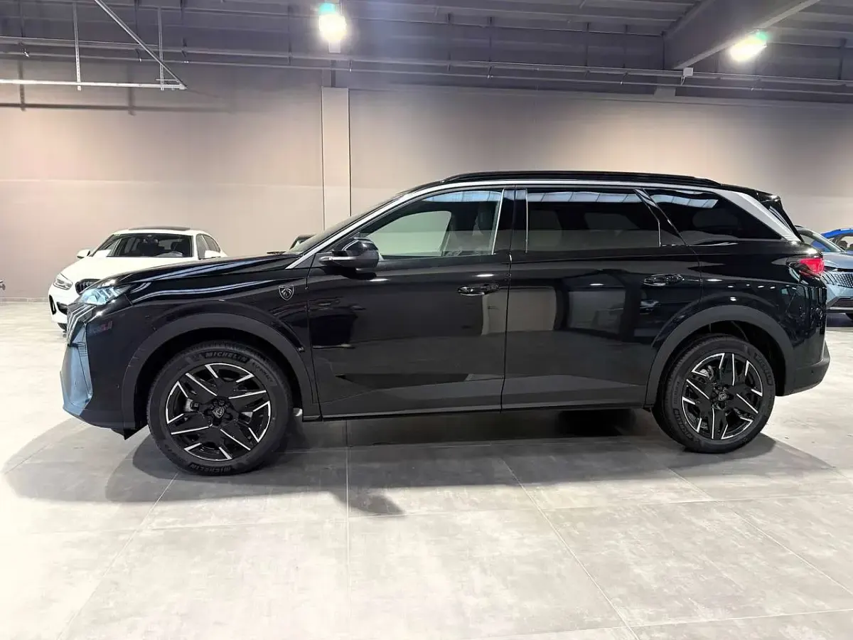 Nuova Peugeot 5008 GT 136 CV (100 kW) 2026 Nero SUV