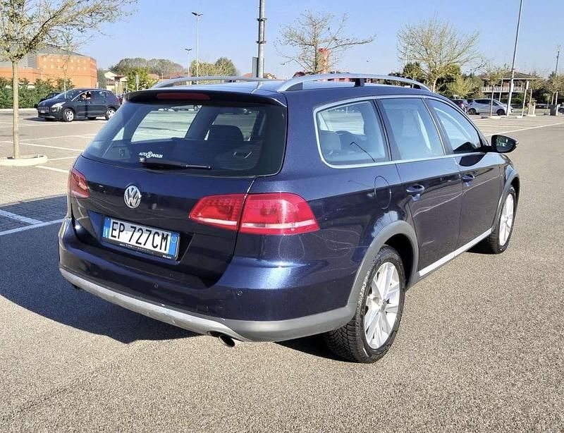 Usata VW Passat 177 CV (130 kW) 2013 Blu/azzurro Station wagon
