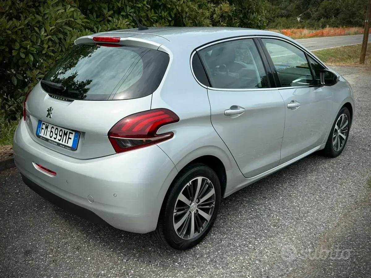 Usata Peugeot 208 82 CV (60 kW) 2018 Grigio Utilitaria
