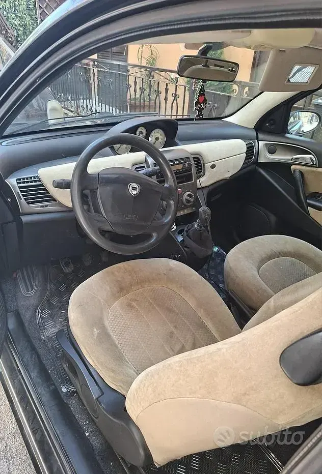 Usata Lancia Ypsilon 60 CV (44 kW) 2004 Nero Utilitaria