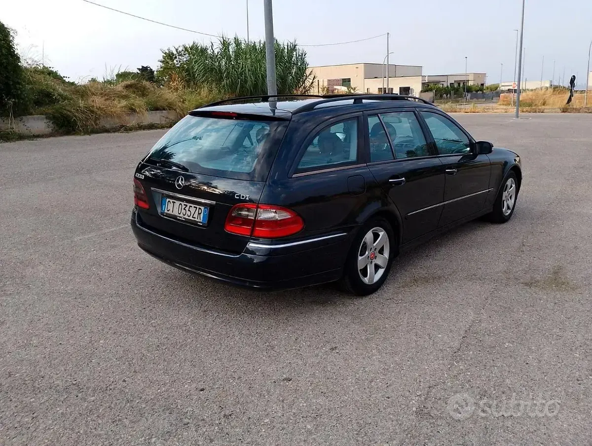 Usata Mercedes E220 150 CV (110 kW) 2004 Bluazzurro Station wagon