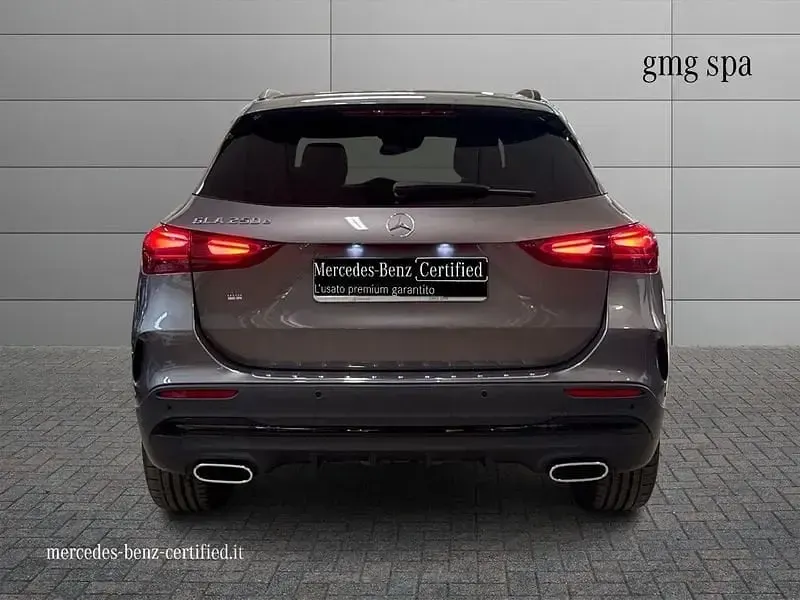 Käytetty Mercedes GLA250 Advanced Plus 218 HP (160 kW) 2025 Harmaa Katumaasturi