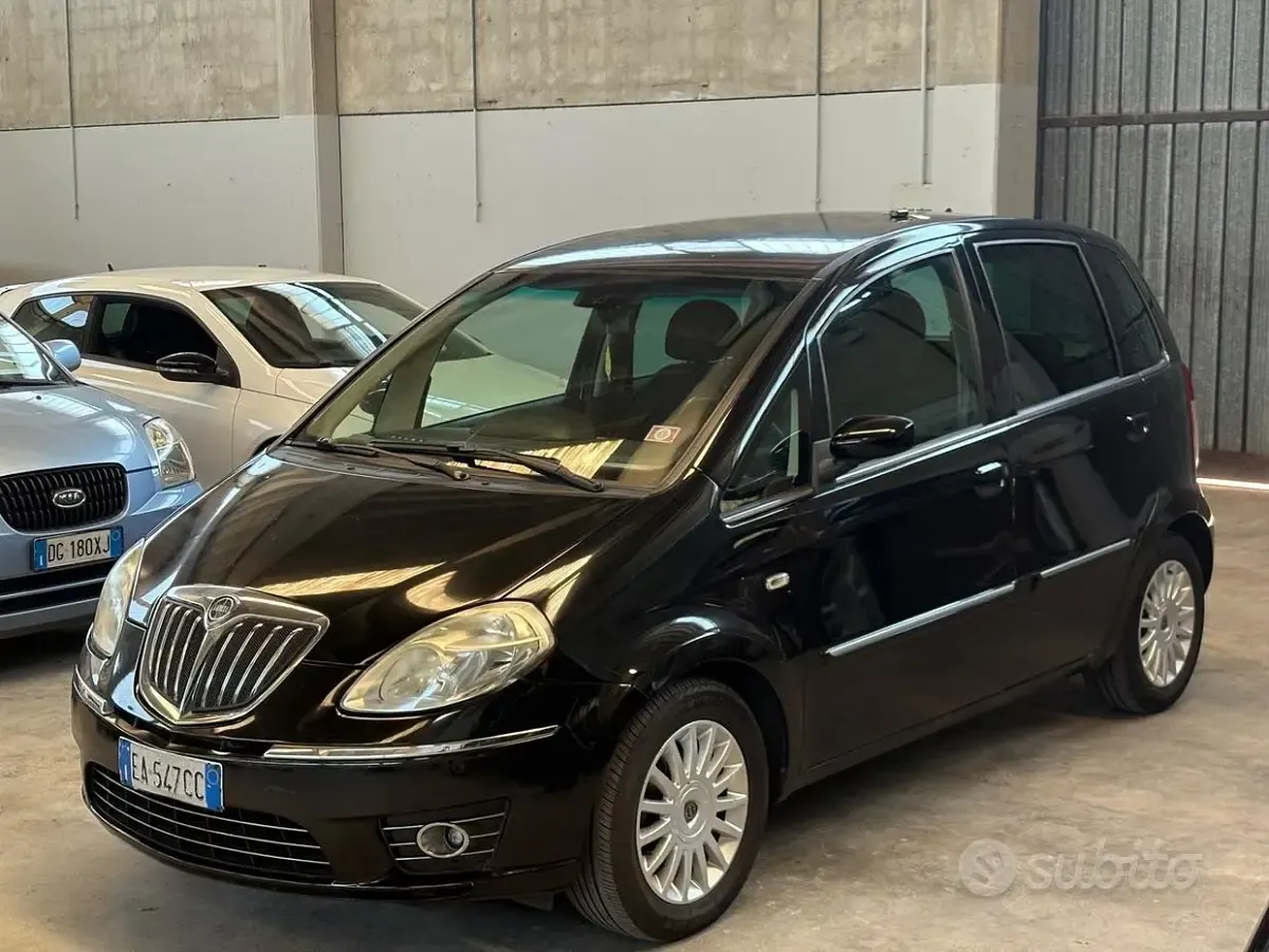Usata Lancia Musa S 95 CV (69 kW) 2010 Nero Monovolume