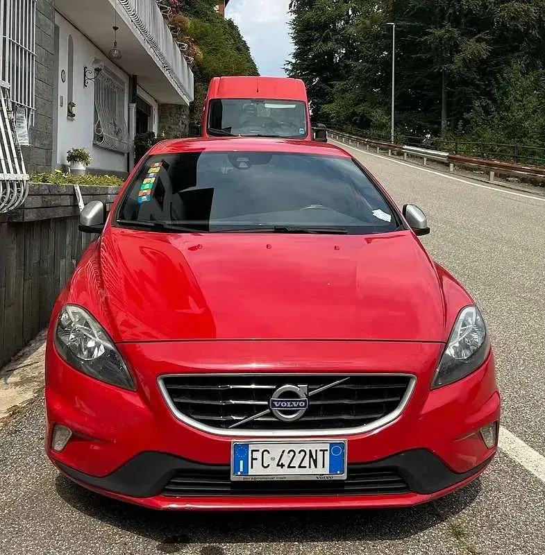 Usata Volvo V40 R-Design Momentum 190 CV (139 kW) 2016 Rosso Berlina
