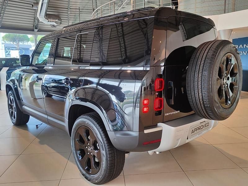 Usata Land Rover Defender S 200 CV (147 kW) 2024 Santorini black SUV