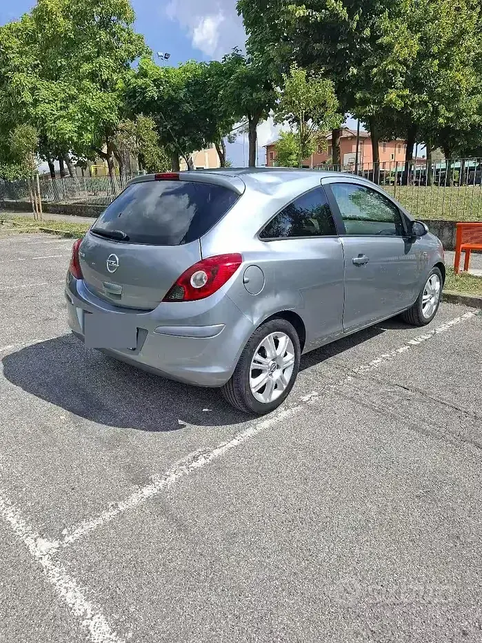 Usata Opel Corsa 86 CV (63 kW) 2011 Grigio Utilitaria