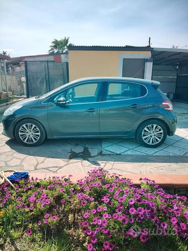 Usata Peugeot 208 92 CV (67 kW) 2013 Grigio Utilitaria