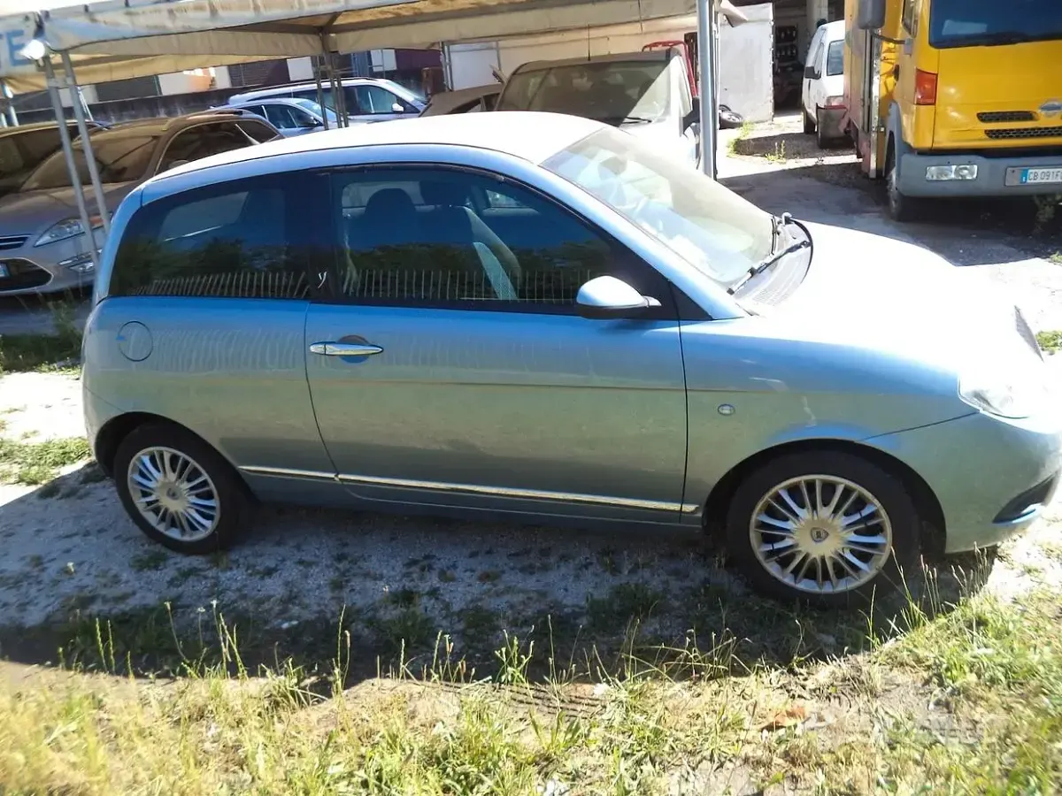 Usata Lancia Ypsilon 60 CV (44 kW) 2008 Blu Utilitaria