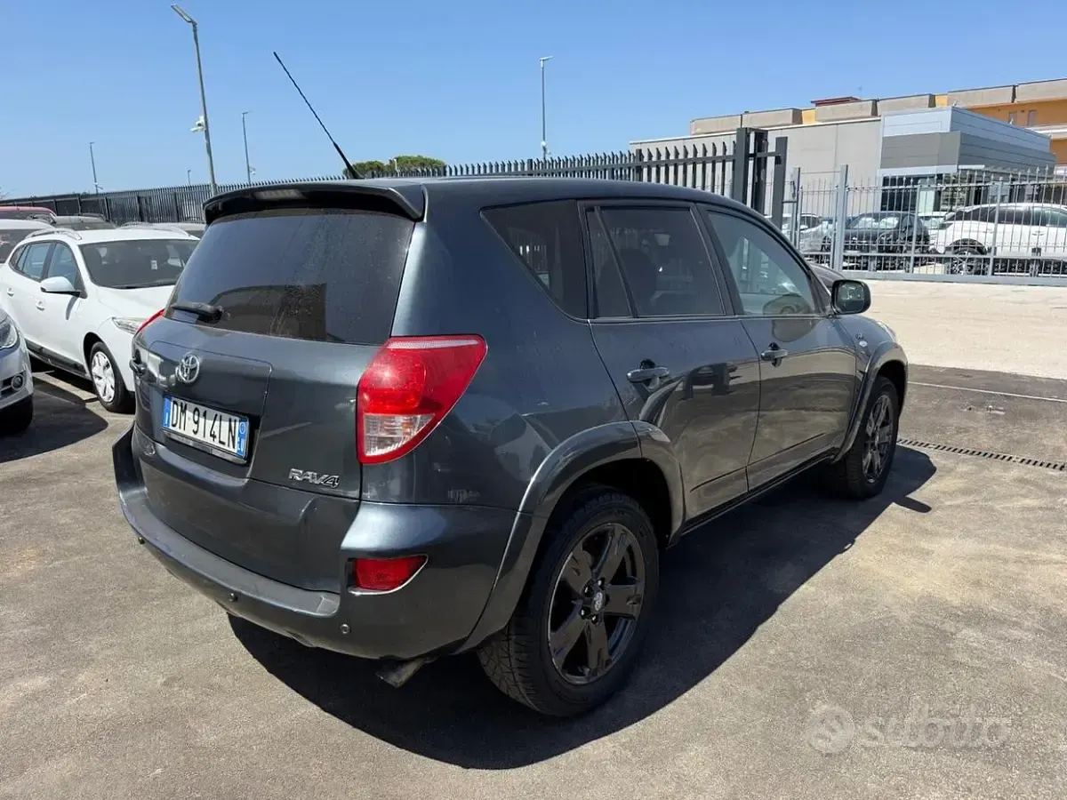 Usata Toyota RAV4 Luxury 177 CV (130 kW) 2007 Grigio SUV