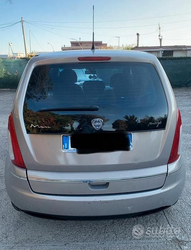 Usata Lancia Musa 120 CV (88 kW) 2008 Grigio Monovolume