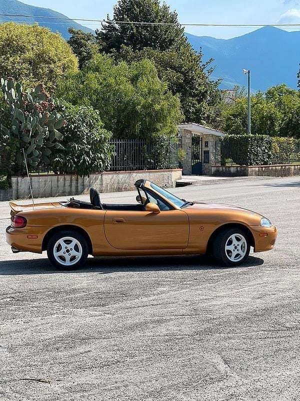 Usata Mazda MX5 110 CV (80 kW) 1998 Arancione Cabrio