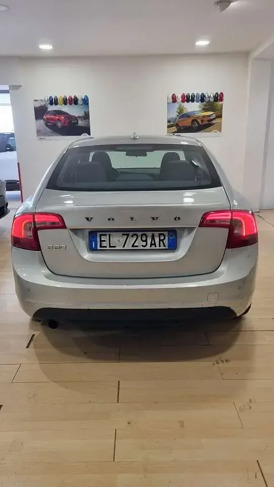 Usata Volvo S60 Momentum 163 CV (119 kW) 2012 Argento Berlina