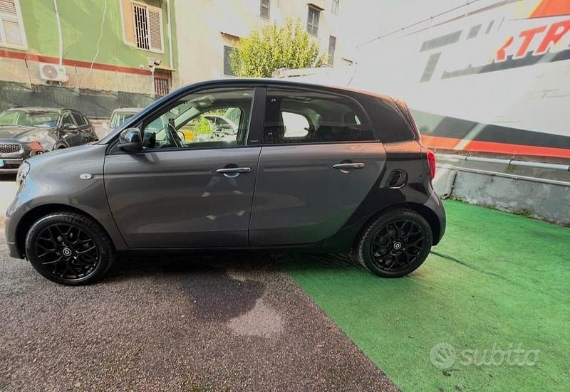 Begagnad Smart ForFour Superpassion 71 HK (52 kW) 2019 Grå Halvkombi