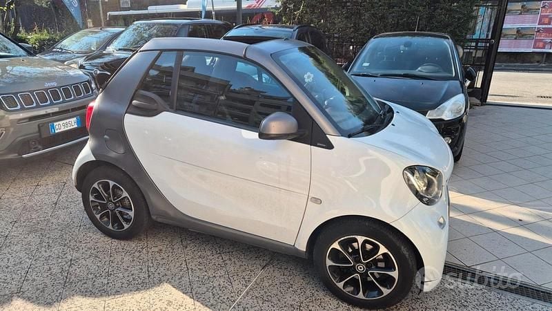 Bianco Usata 2016 Smart ForTwo Cabrio Passion Cabrio | 14.500 € (Buon prezzo) - Immagine 1/4