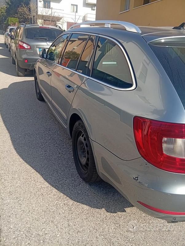 Usata Skoda Superb 170 CV (125 kW) 2011 Grigio Station wagon