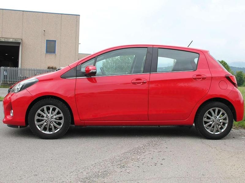 Usata Toyota Yaris Hybrid Active 101 CV (74 kW) 2019 Rosso Berlina