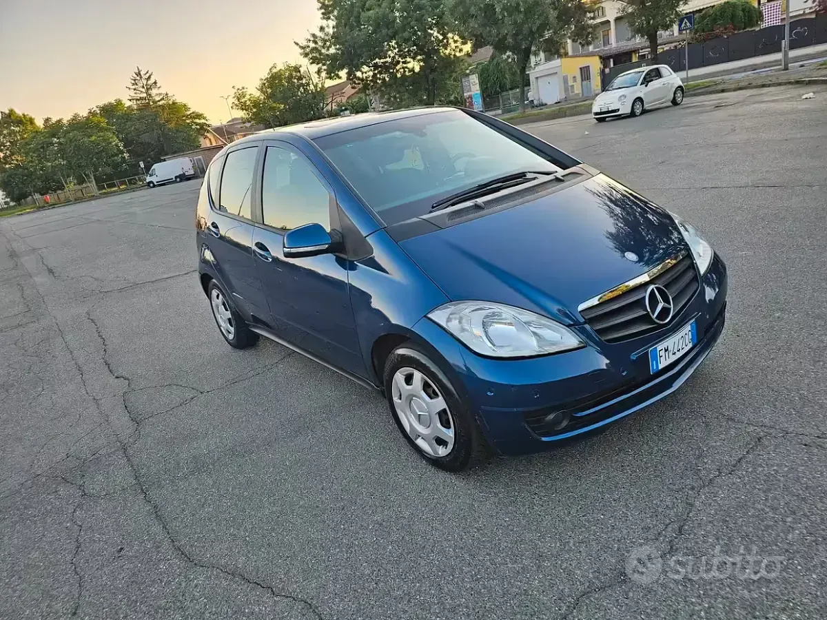 Usata Mercedes A180 Avantgarde 109 CV (80 kW) 2011 Bluazzurro Berlina