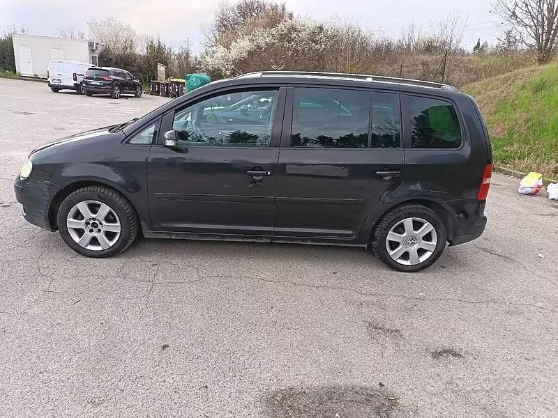 Usata VW Touran 101 CV (74 kW) 2004 Nero Monovolume