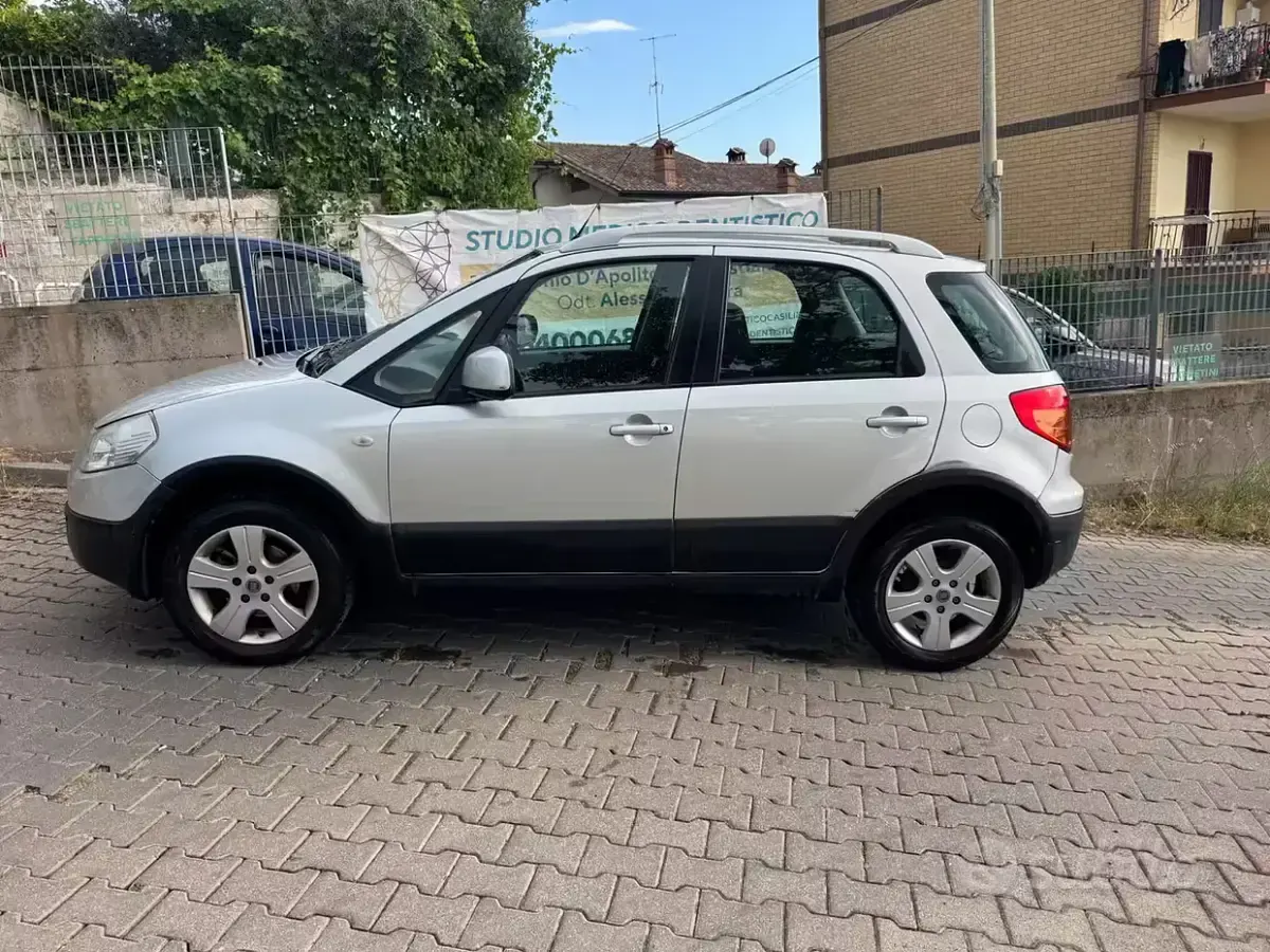 Usata Fiat Sedici 120 CV (88 kW) 2009 Grigio SUV