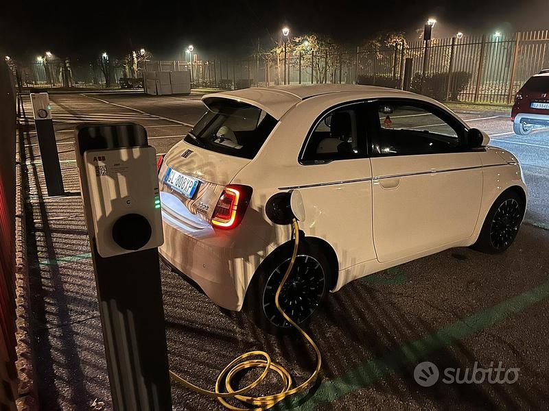 Second-hand Fiat 500e La Prima 86 kW (118 CP) 2022 Alb Coupe