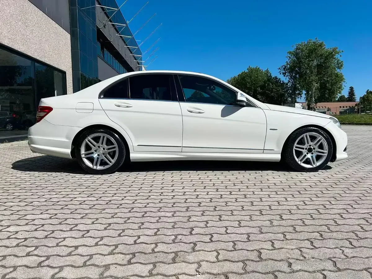 Usata Mercedes C320 Avantgarde 224 CV (164 kW) 2007 Bianco Berlina